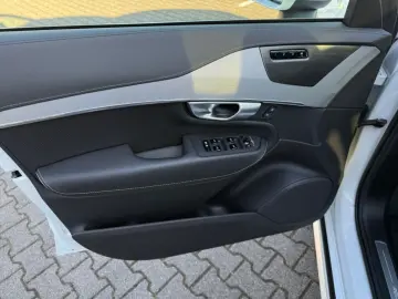 XC90 T8 AWD Plug-in Hybrid Plus Bright  360° NAV