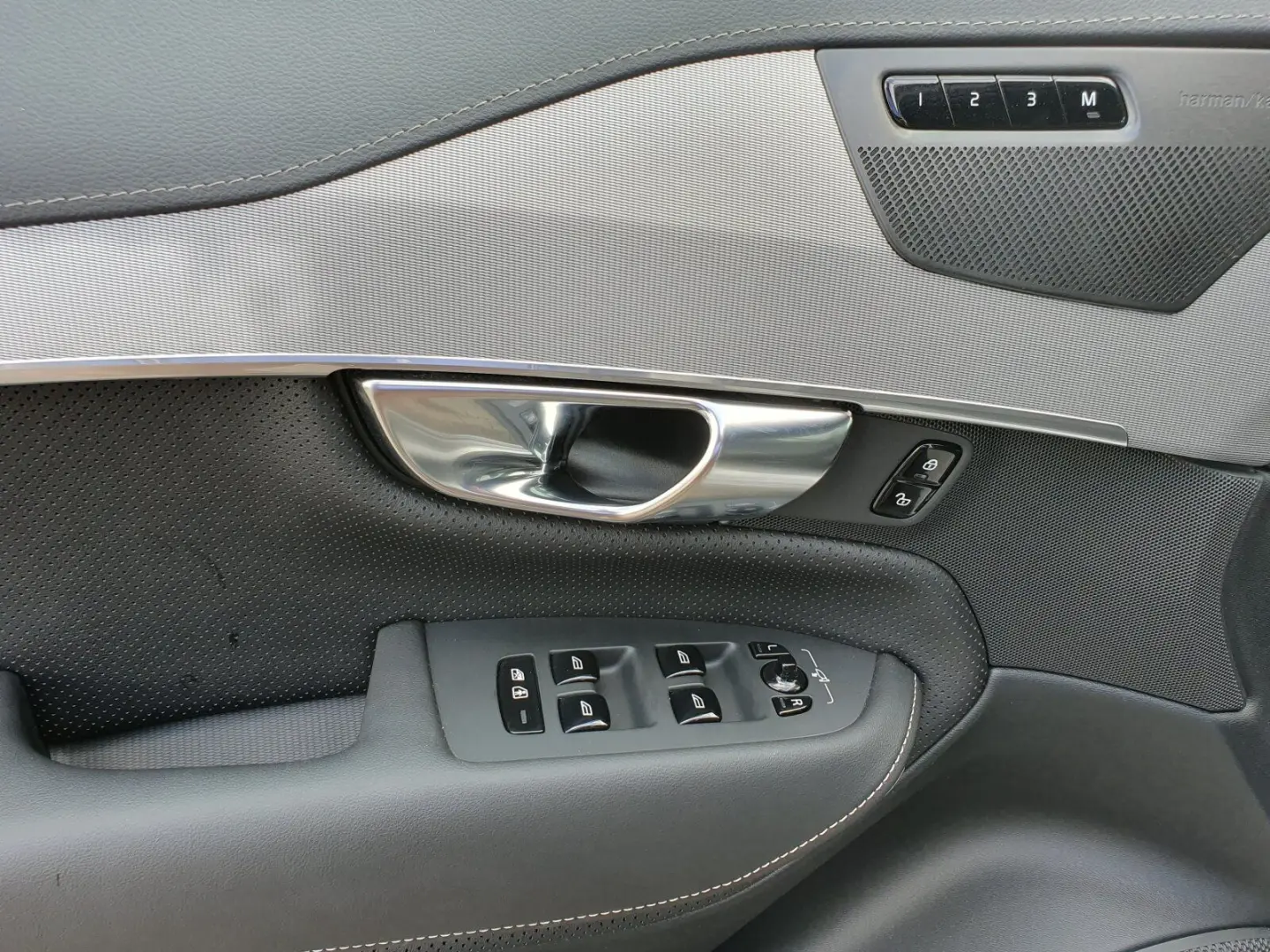 XC90 Recharge T8 AWD Plus Dark