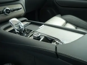 XC90 Recharge Ultimate T8 AWD/Massage/Pano/B&W
