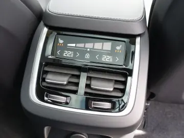XC90 Recharge Ultimate T8 AWD/Massage/Pano/B&W