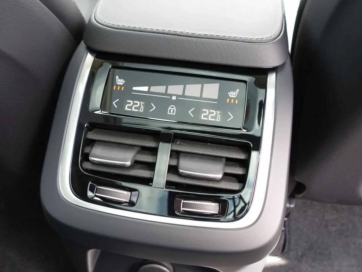 XC90 Recharge Ultimate T8 AWD/Massage/Pano/B&W