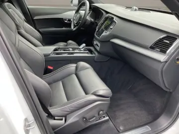 XC90 Rech. Ultimate T8 AWD Dark 7SITZ PANO 360°