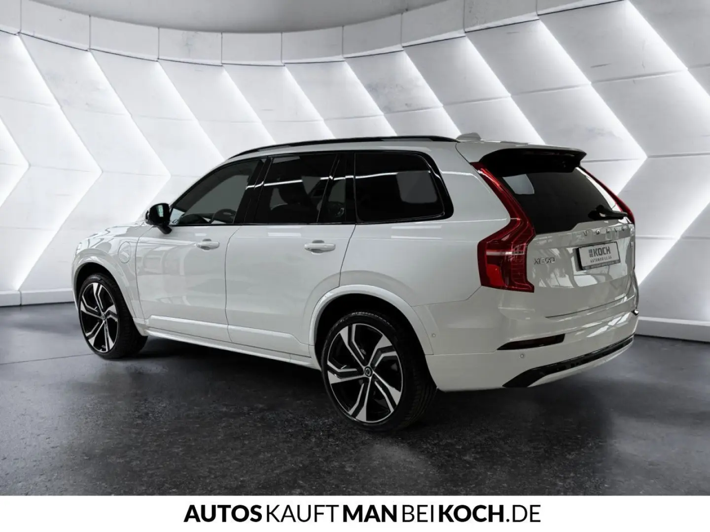 XC90 T8 Plug-In AWD Ultimate B/W
