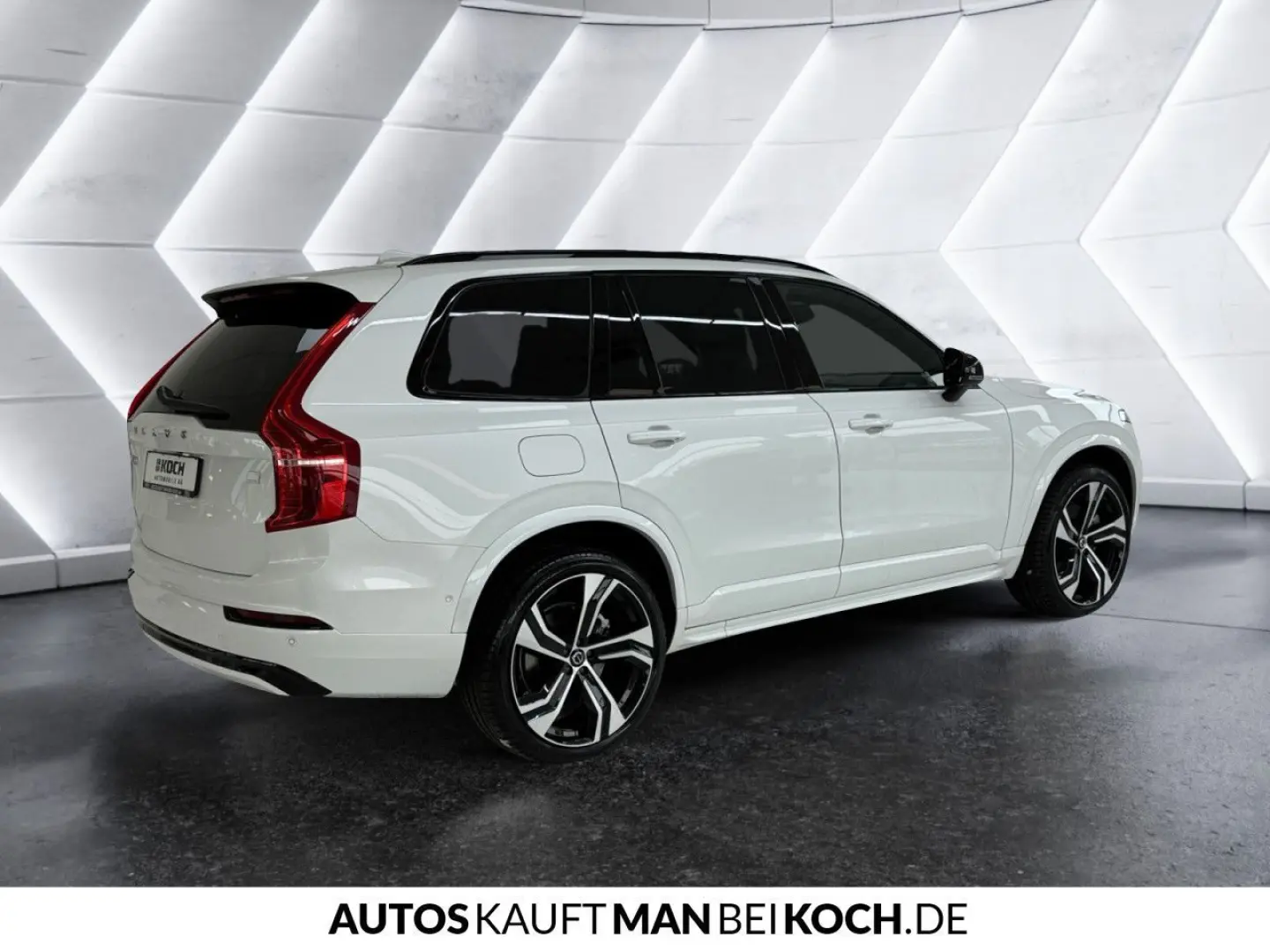 XC90 T8 Plug-In AWD Ultimate B/W