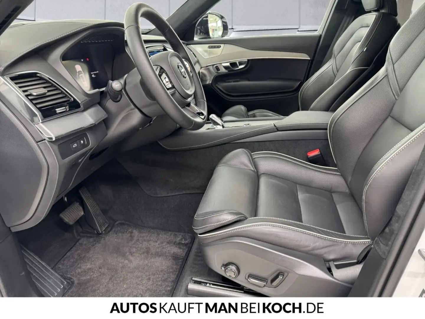 XC90 T8 Plug-In AWD Ultimate B/W
