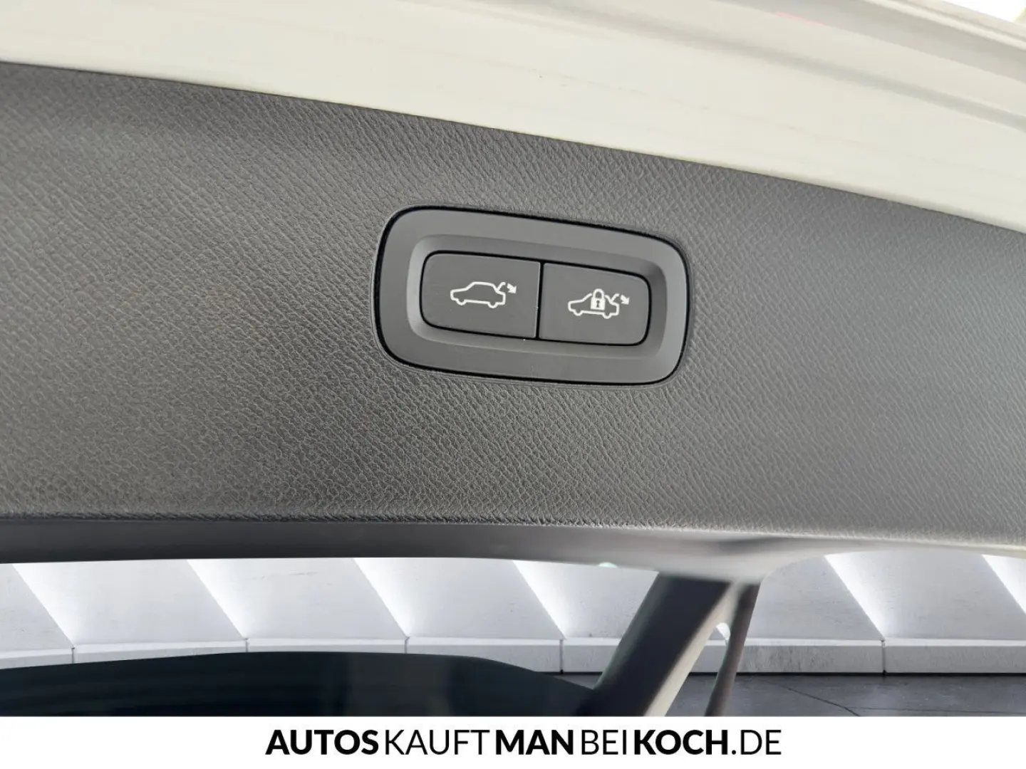 XC90 T8 Plug-In AWD Ultimate B/W