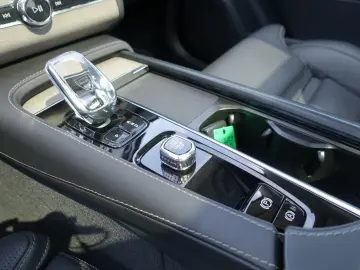 XC90 Plus T8 AWD/HeadUP/Pano/B&W/360°/BLIS/FourC