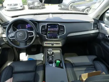 XC90 Plus T8 AWD/HeadUP/Pano/B&W/360°/BLIS/FourC