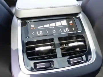 XC90 Plus T8 AWD/HeadUP/Pano/B&W/360°/BLIS/FourC