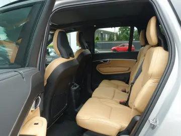 XC90 Plus Dark T8 AWD /FourC/AHK/Pano/360°Cam