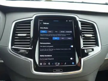 XC90 Plus Dark T8 AWD /FourC/AHK/Pano/360°Cam