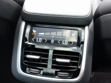 XC90 Plus T8 AWD/Bright/B&W/AHK/FourC/Pano/360°