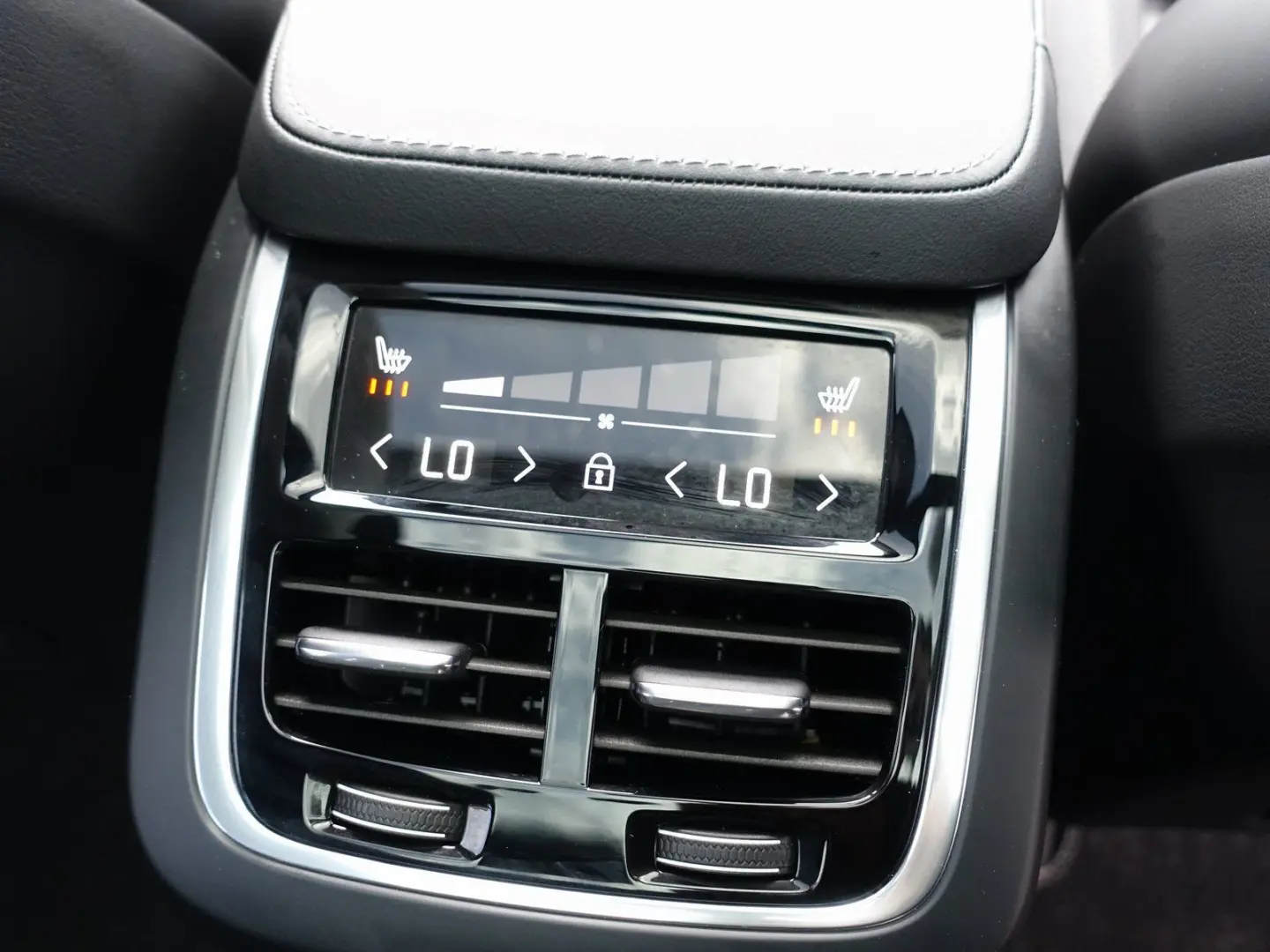 XC90 Plus T8 AWD/Bright/B&W/AHK/FourC/Pano/360°
