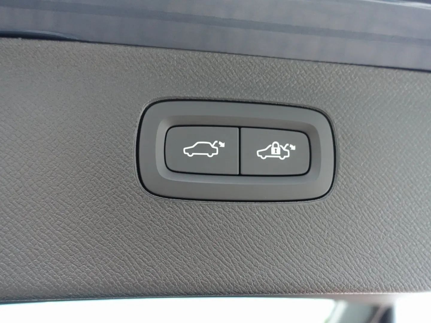 XC90 Plus T8 AWD/Bright/B&W/AHK/FourC/Pano/360°