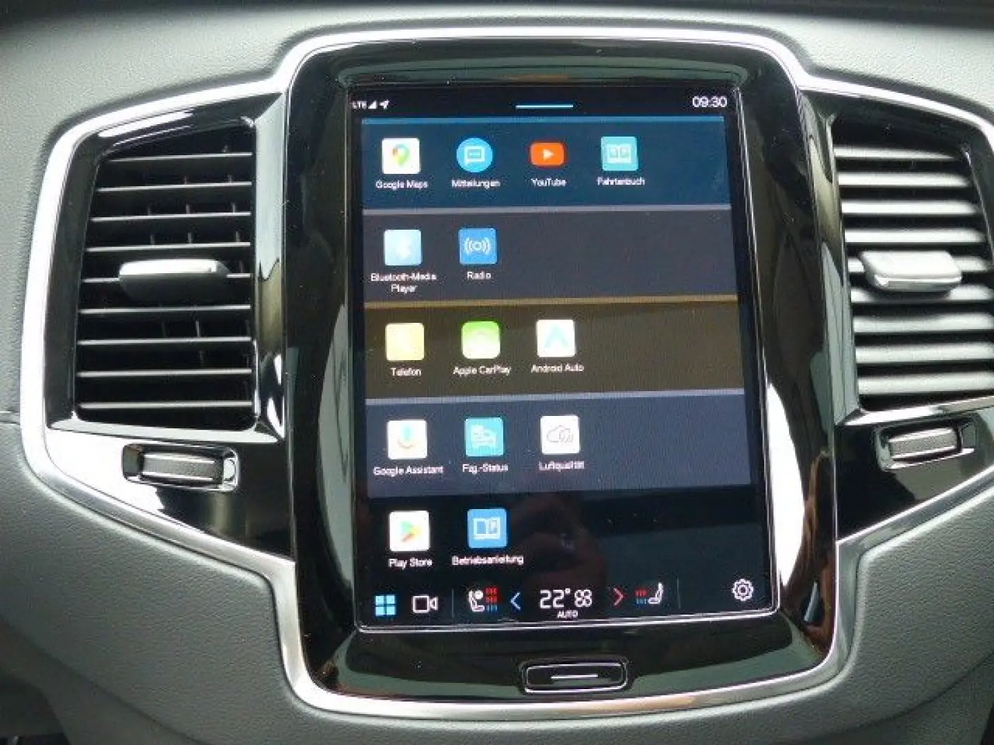 XC90 Ultra Dark T8 Recharge Plug-In Hybrid AWD