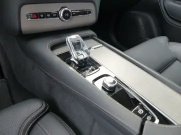 XC90 Ultra Dark T8 Recharge Plug-In Hybrid AWD