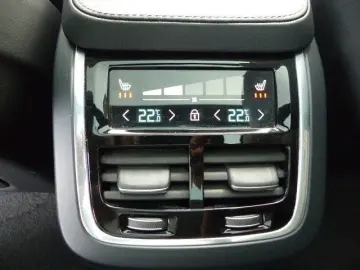 XC90 Ultra Dark T8 Recharge Plug-In Hybrid AWD