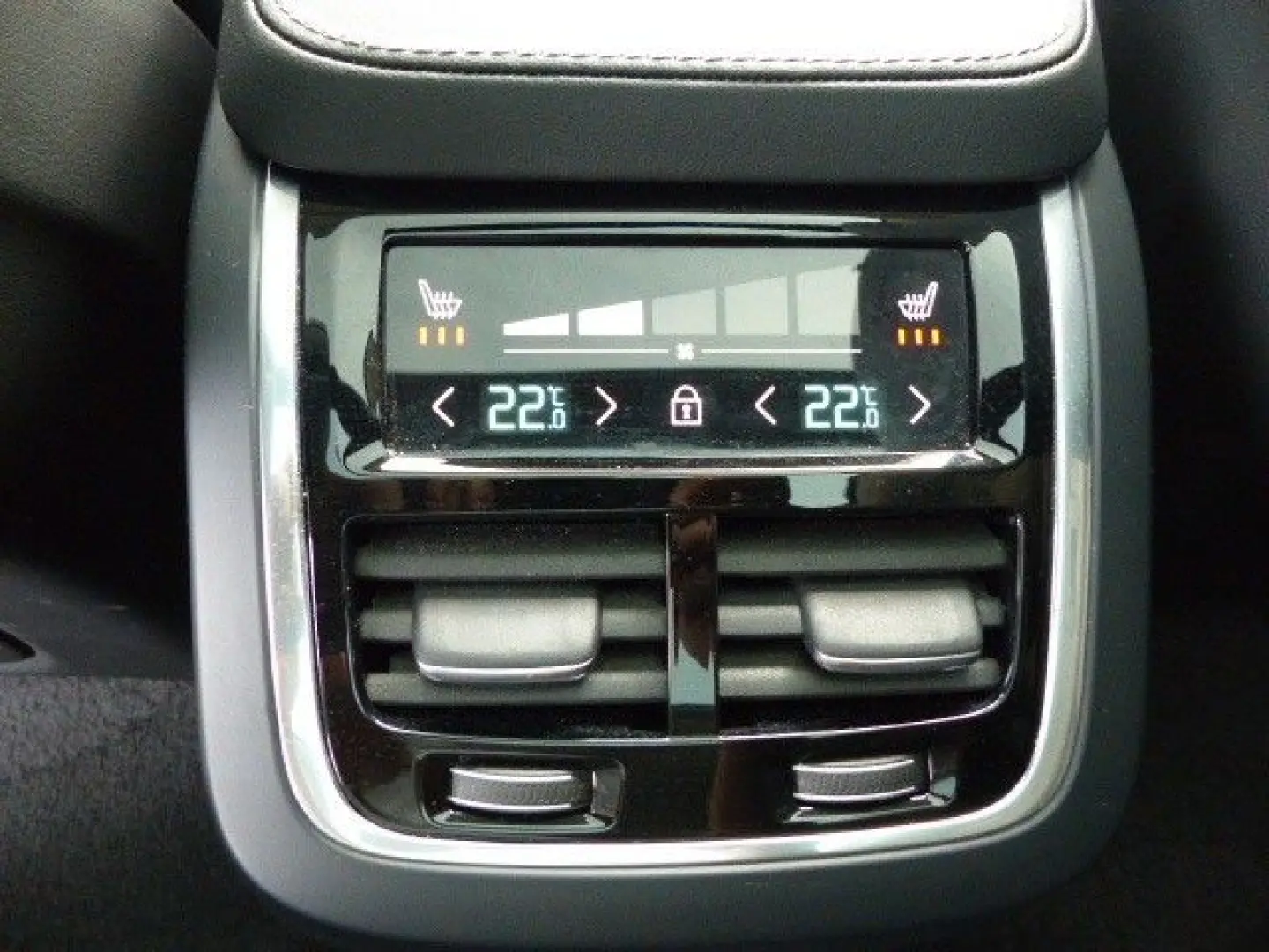 XC90 Ultra Dark T8 Recharge Plug-In Hybrid AWD