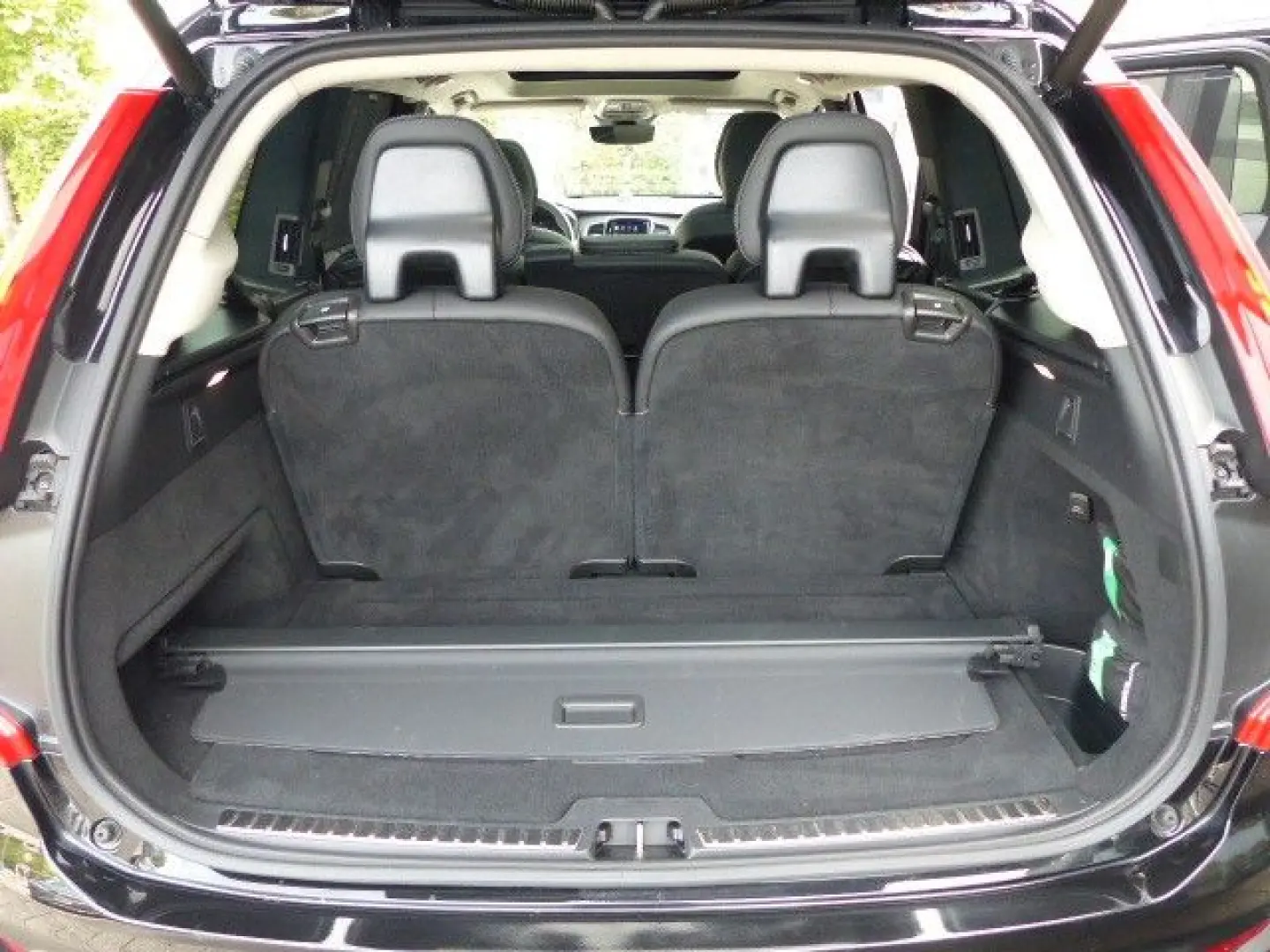 XC90 Ultra Dark T8 Recharge Plug-In Hybrid AWD