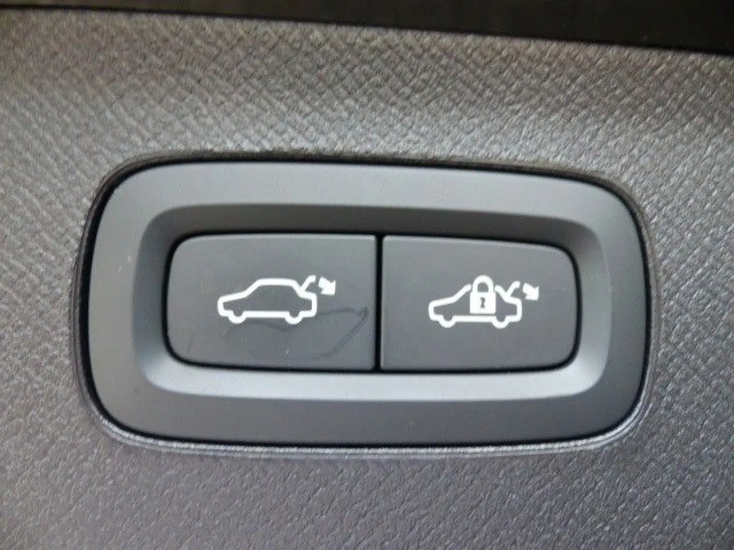 XC90 Ultra Dark T8 Recharge Plug-In Hybrid AWD