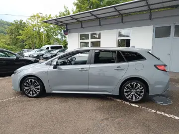 Corolla Touring Sports Hybrid Team D