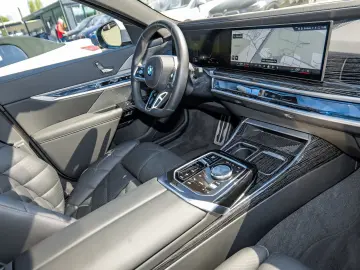 740d xDrive Limousine M Sport Pano Sky Lounge St