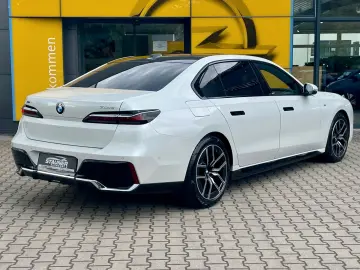 740d xDrive M Sport *B&W*360°KAM*AHK*HEAD UP*SKY