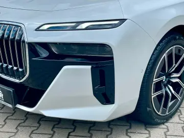 740d xDrive M Sport *B&W*360°KAM*AHK*HEAD UP*SKY