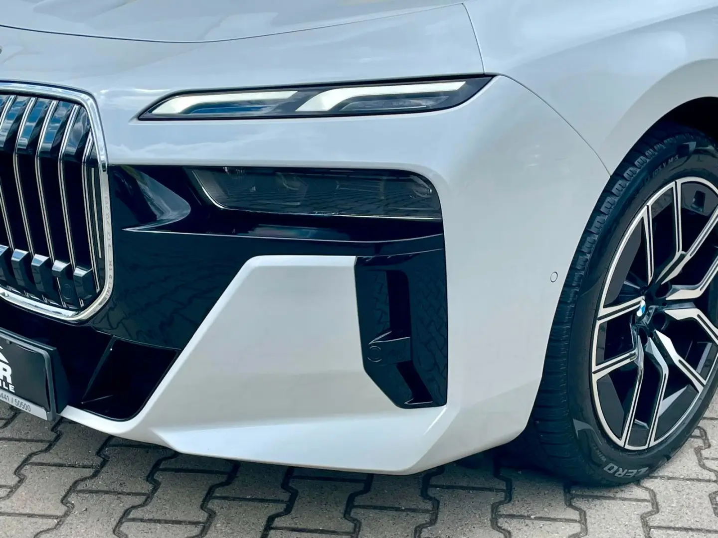 740d xDrive M Sport *B&W*360°KAM*AHK*HEAD UP*SKY