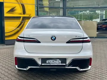 740d xDrive M Sport *B&W*360°KAM*AHK*HEAD UP*SKY