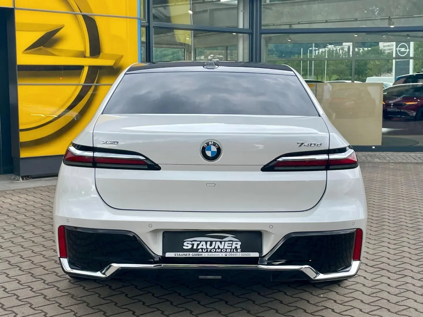 740d xDrive M Sport *B&W*360°KAM*AHK*HEAD UP*SKY