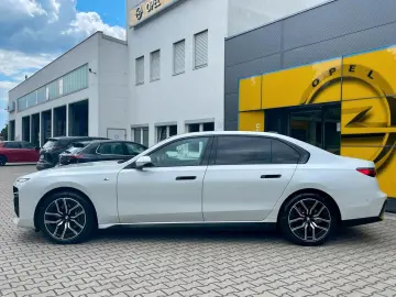 740d xDrive M Sport *B&W*360°KAM*AHK*HEAD UP*SKY