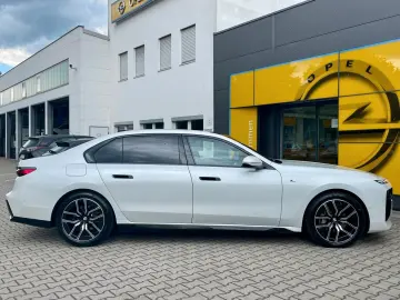 740d xDrive M Sport *B&W*360°KAM*AHK*HEAD UP*SKY
