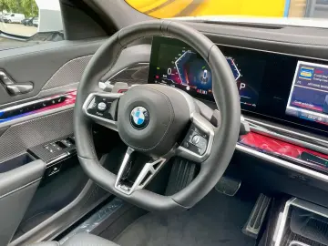 740d xDrive M Sport *B&W*360°KAM*AHK*HEAD UP*SKY
