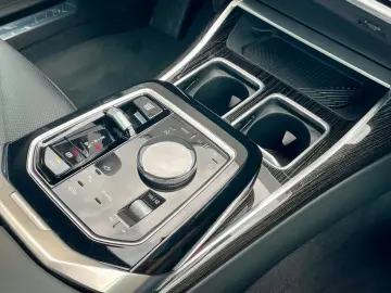 740d xDrive M Sport *B&W*360°KAM*AHK*HEAD UP*SKY