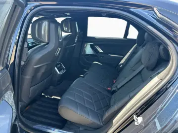 M760e Fond-Ente Executive Massage Sky UPE190.530