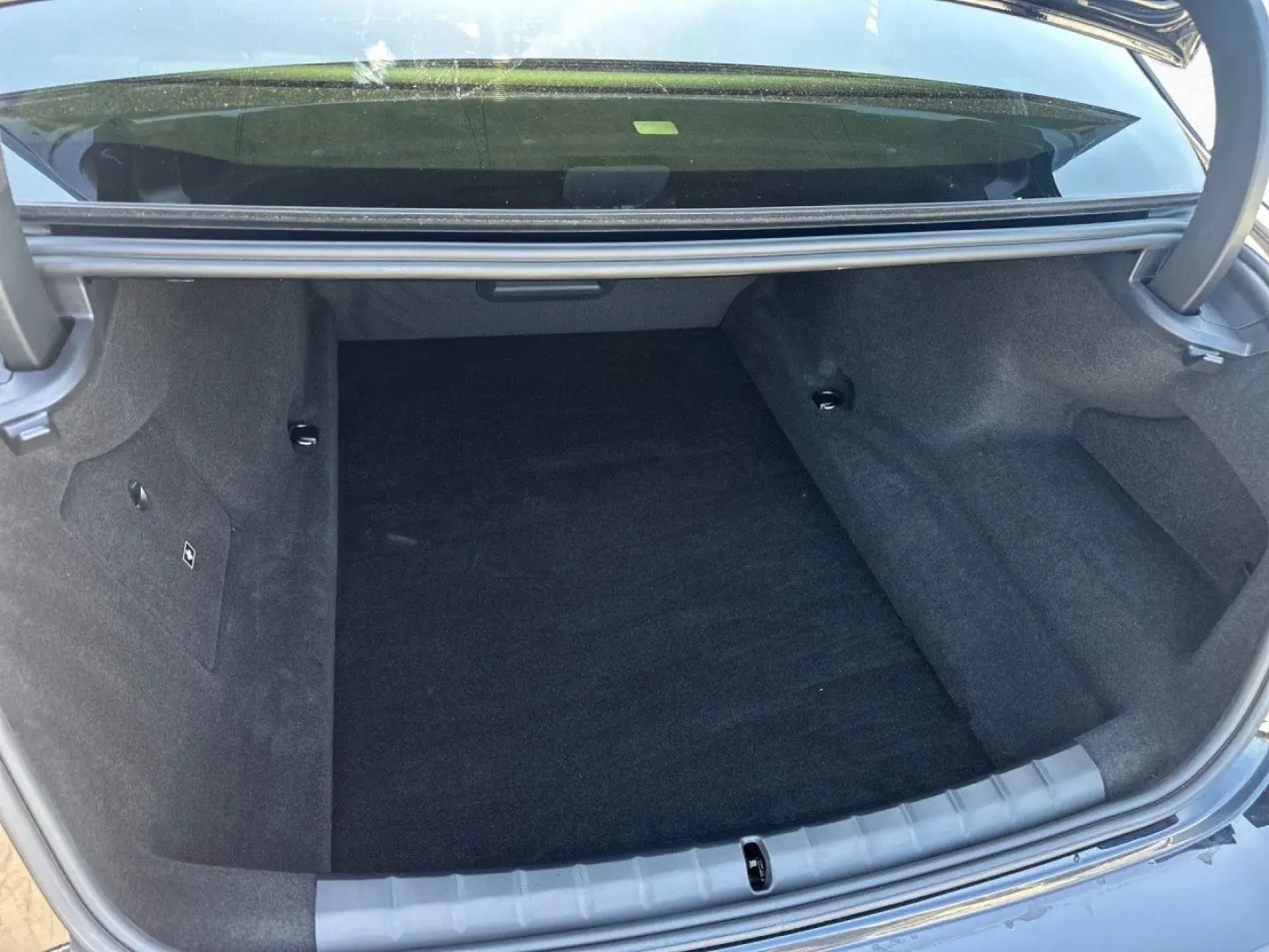 M760e Fond-Ente Executive Massage Sky UPE190.530