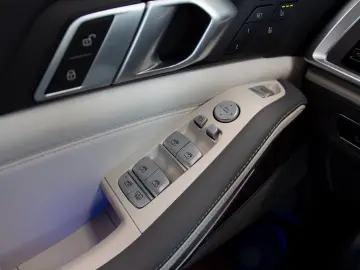 X7 xDrive 40d M SPORT.MASSAGE.LUFTF.SKY.360°AHK.