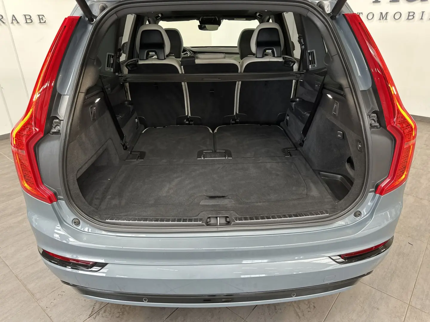 XC90 T8 AWD R-Design 7-Sitzer NAV+LED+AHK+PANORA
