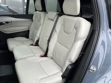 XC90 T8 AWD R-Design 7-Sitzer NAV+LED+AHK+PANORA