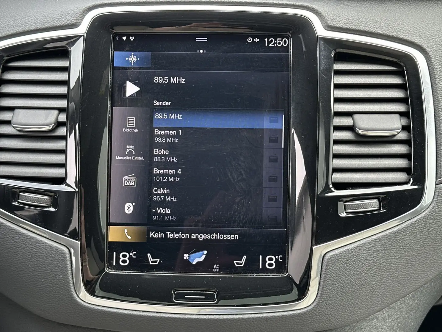 XC90 T8 AWD R-Design 7-Sitzer NAV+LED+AHK+PANORA