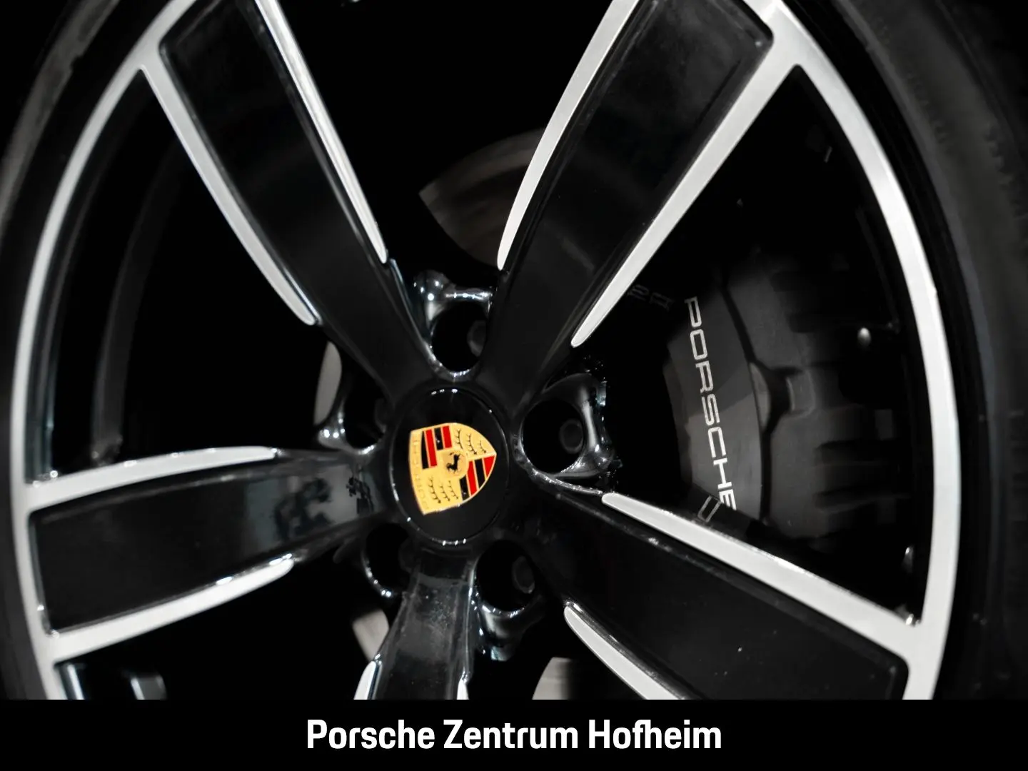 Cayenne E-Hybrid Coupe Karminrot BOSE Sportabgas
