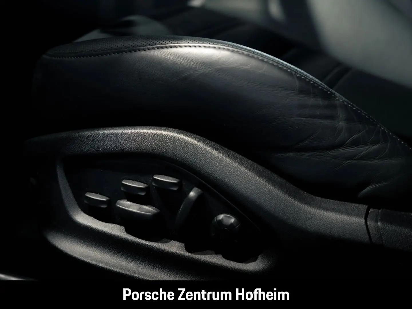 Cayenne E-Hybrid Coupe Karminrot BOSE Sportabgas