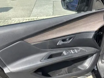 3008 Hybrid4 300 GT Bluetooth Navi LED Vollleder