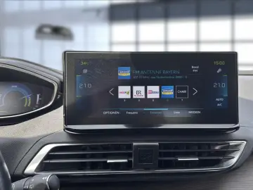 3008 Hybrid4 300 GT Bluetooth Navi LED Vollleder