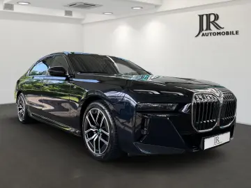 740 d xDrive M Sport  Fond Entertainment TV