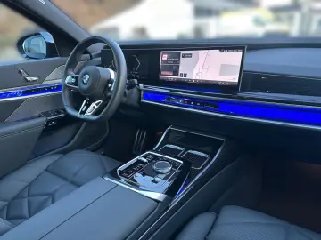 740 d xDrive M Sport  Fond Entertainment,TV