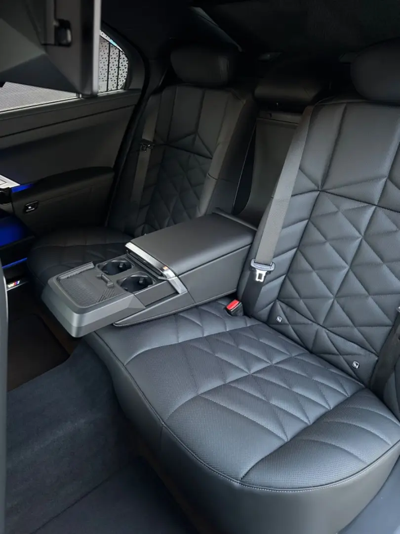 740 d xDrive M Sport  Fond Entertainment,TV