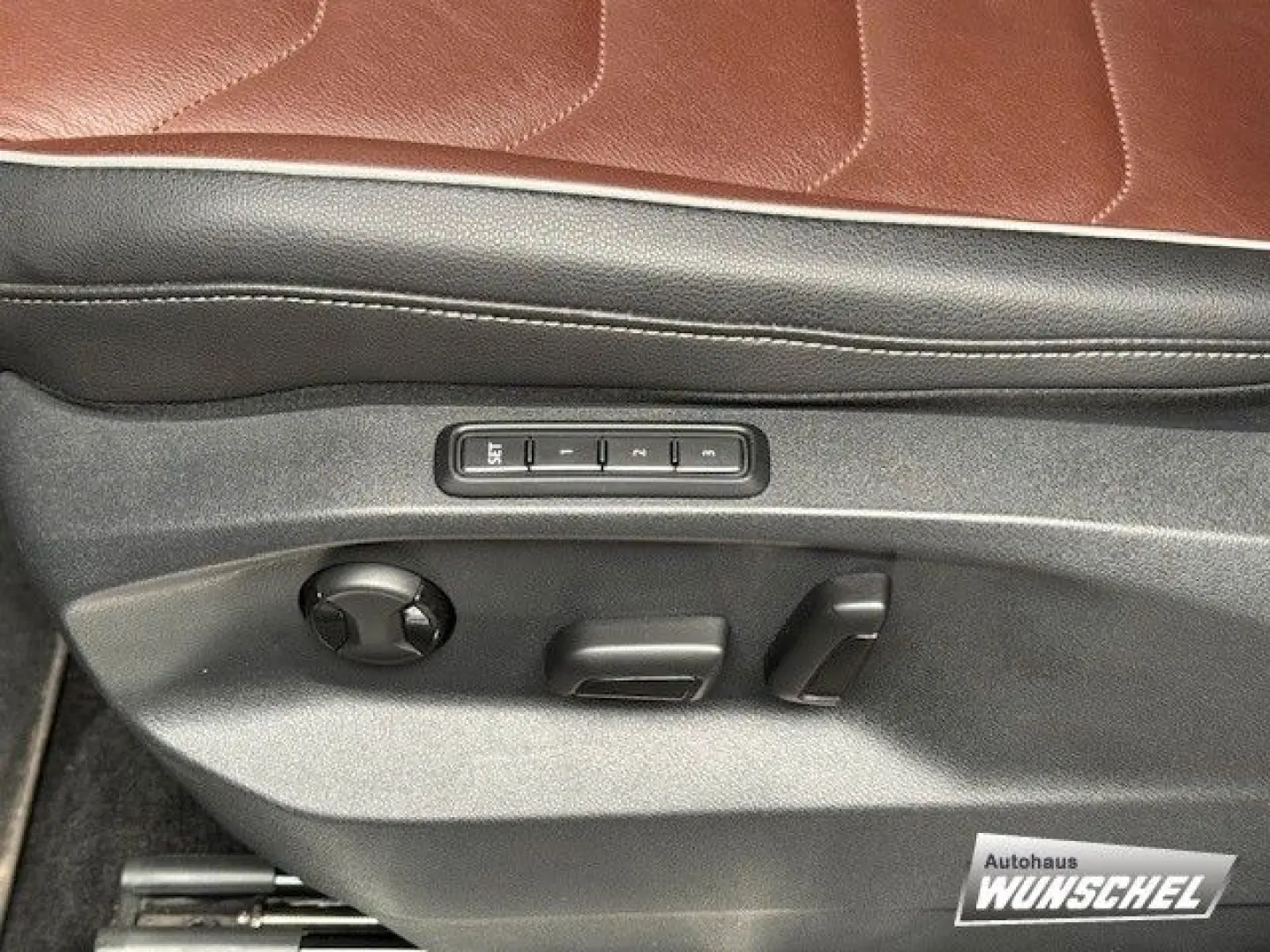 Tiguan 2.0 TDI DSG 4M. Eleg. AHK ACC Navi LEDer