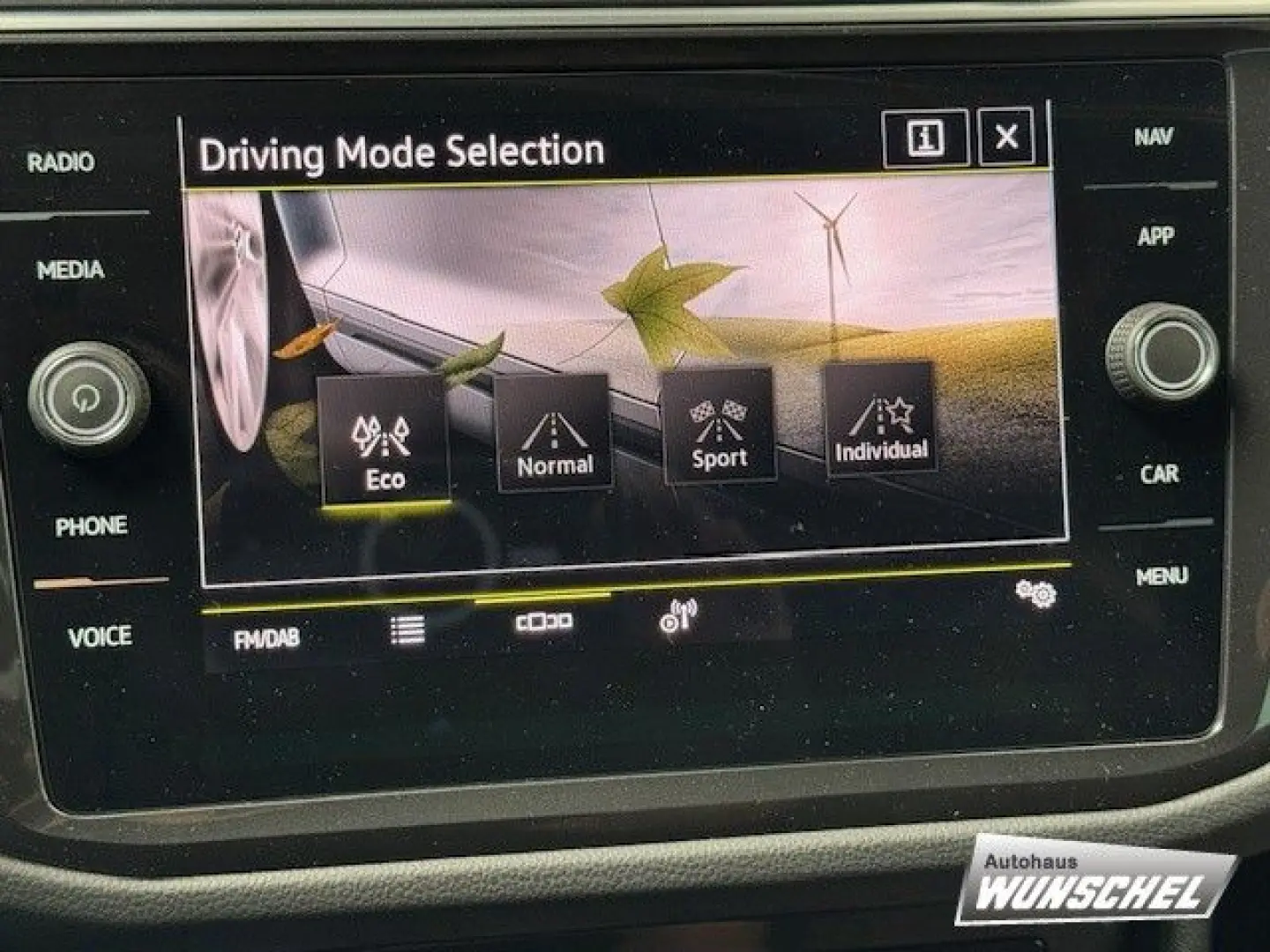 Tiguan 2.0 TDI DSG 4M. Eleg. AHK ACC Navi LEDer